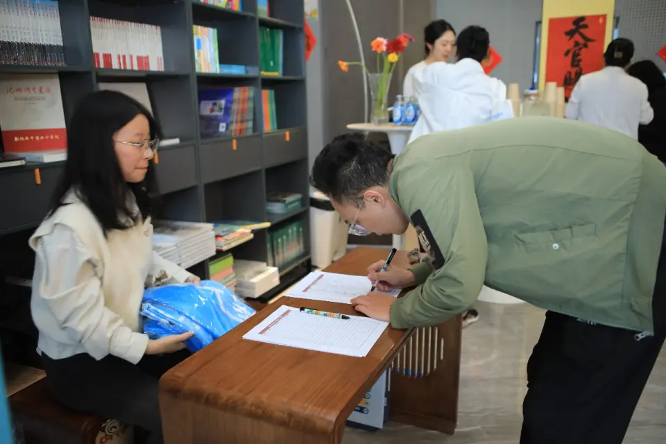 学运动与健, 书香益动, 益读书会