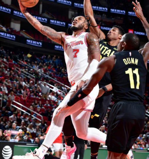 及大前锋大, 场下和队友 及大前锋大, 场下和队友