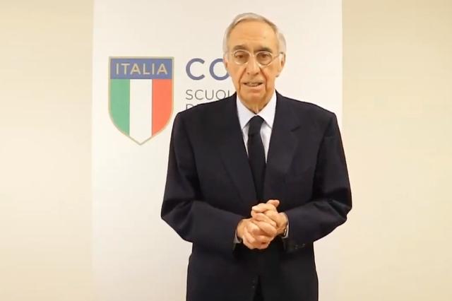 img, dingy, 莫吉在电话 img, dingy, 莫吉在电话